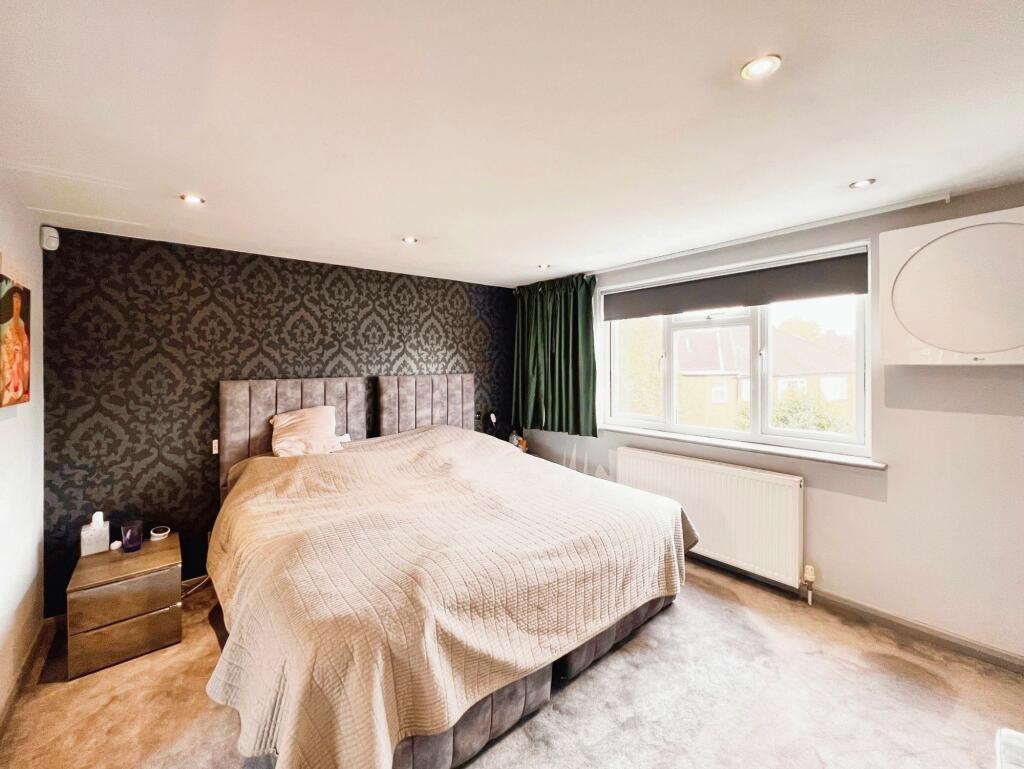 BEDROOM 4