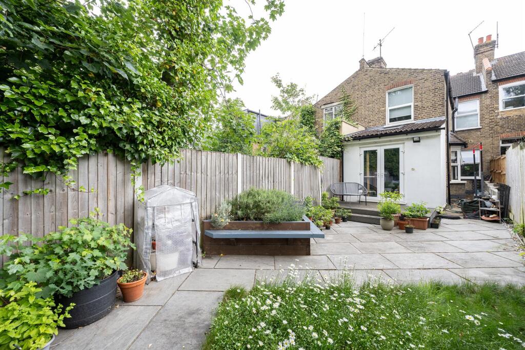 Spruce Hills Road, E17