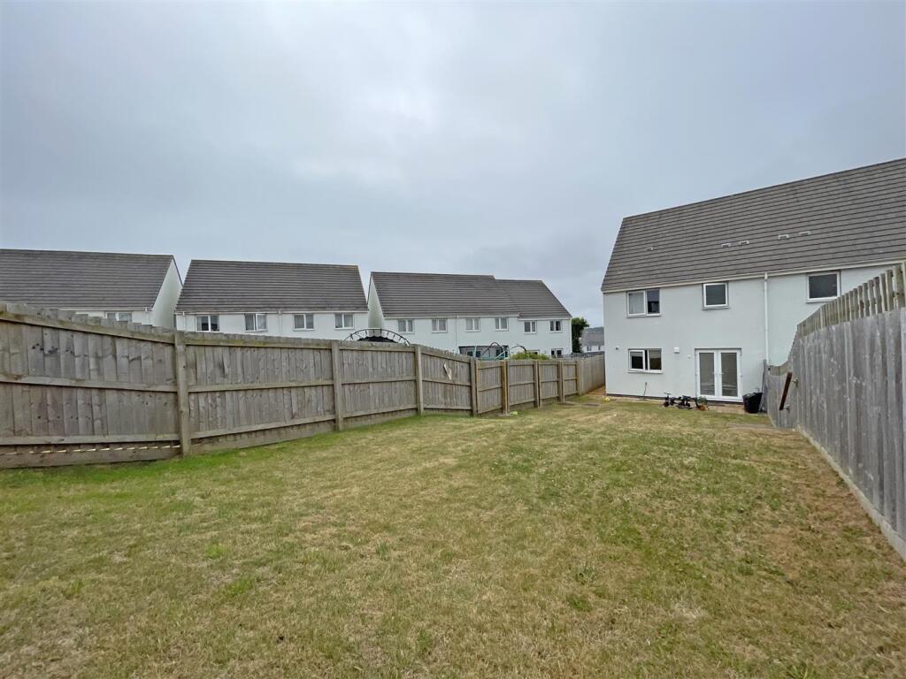 Draco Drive 4 - Garden Two.jpg