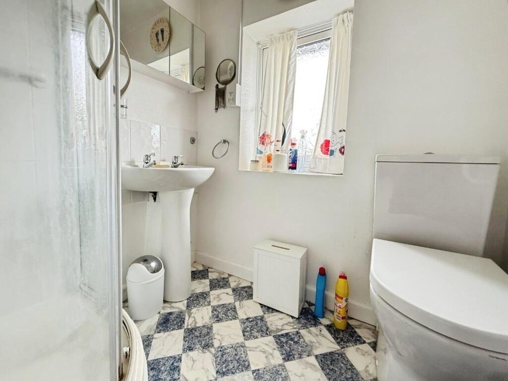 pbox-bathroom-322561.jpeg