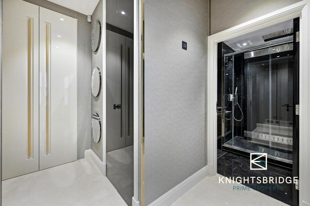 Apartment 4, 106 Park St (2).jpg