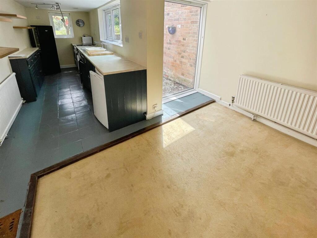 85 Kitchen Diner.jpg