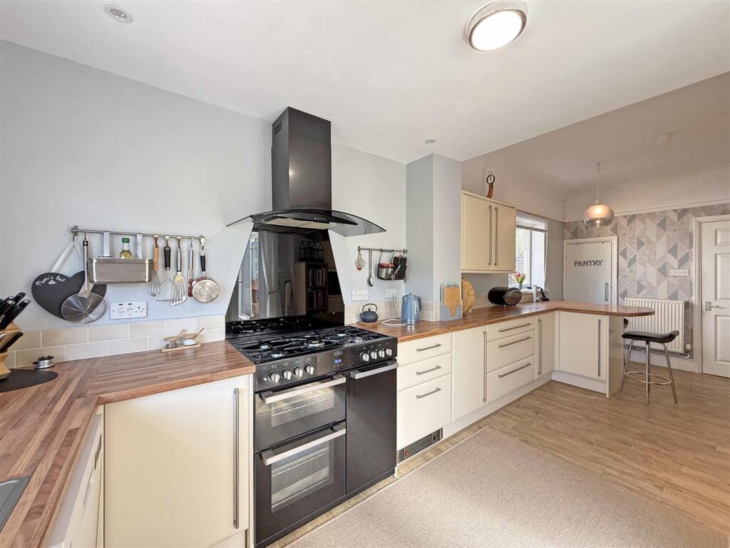 Venn Grove 55 - Kitchen Diner.jpg