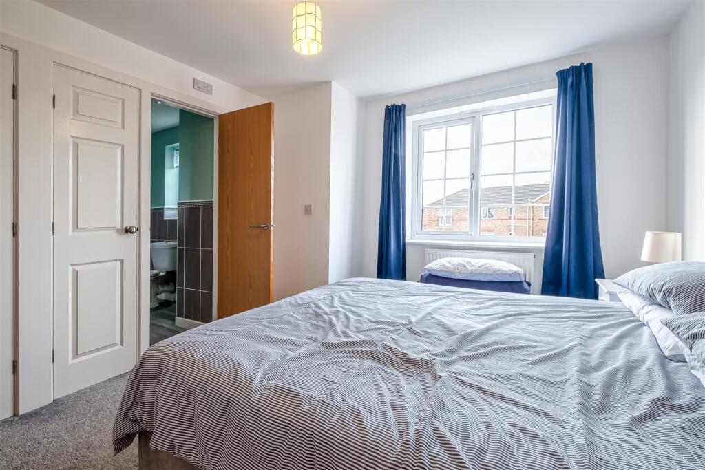 Flat 6, 16 Sherborne Avenue (4 of 13).jpg