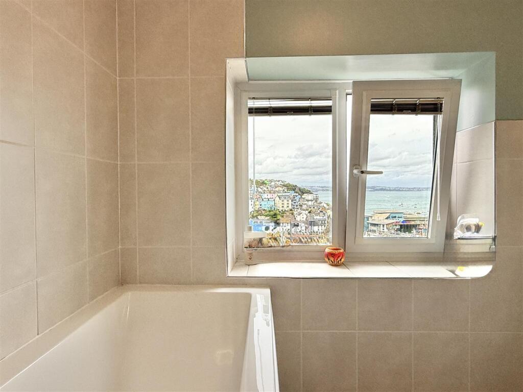 Bedroom 1  Ensuite.jpeg