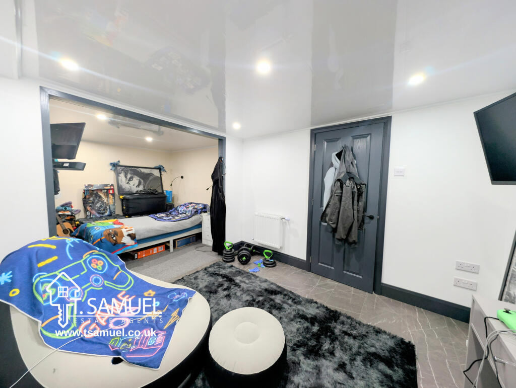 Studio/Bedroom 4