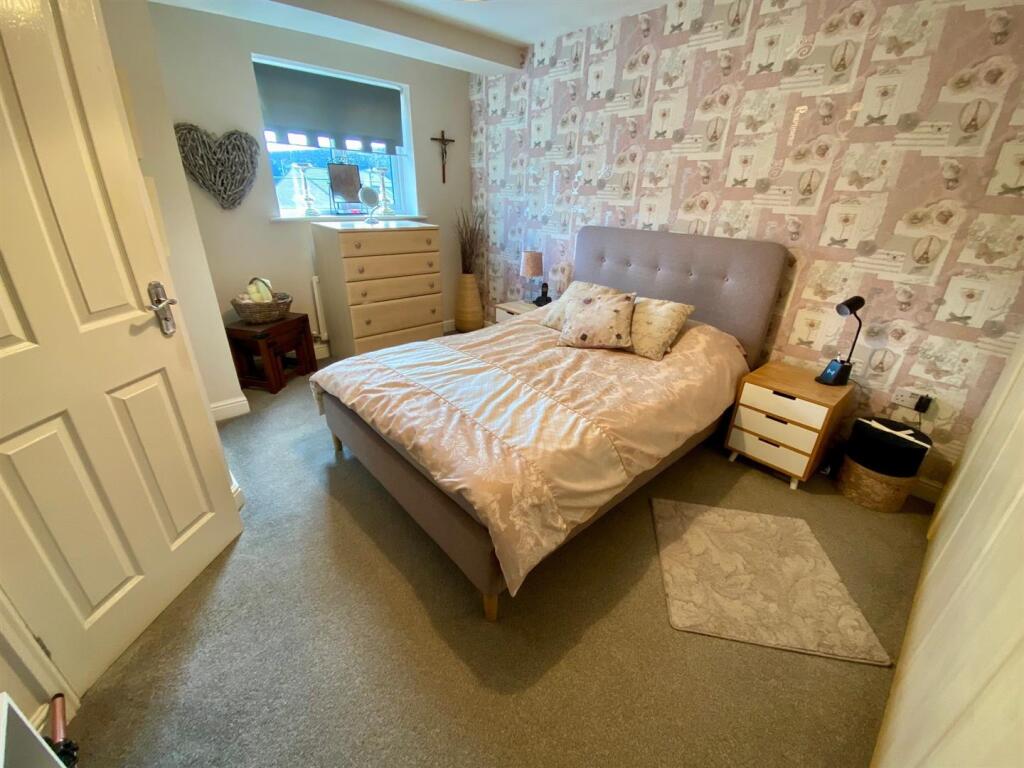 bed 1.jpg