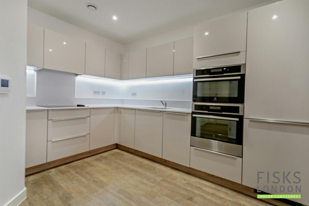 8614845-interior09-800.JPG