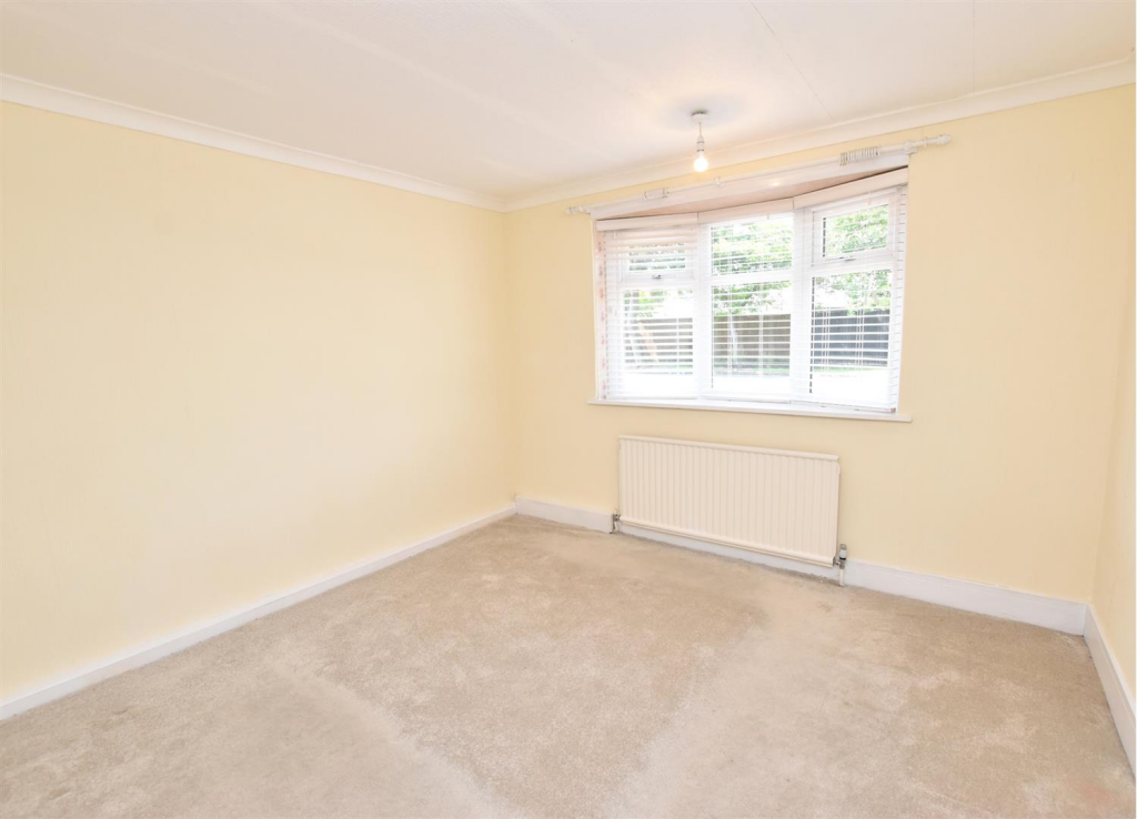 BEDROOM 1 (FRONT)