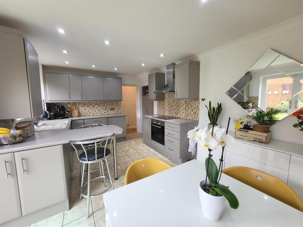 2. vDGwriBOo0aGh0jEwxzFrw.jpg