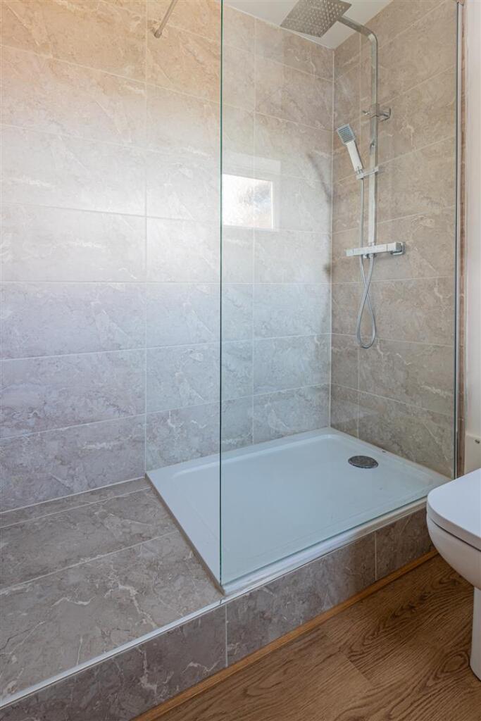 Carisbrooke Way 13a-7.jpg