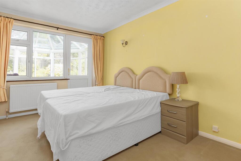 Oatlands, Church Drive