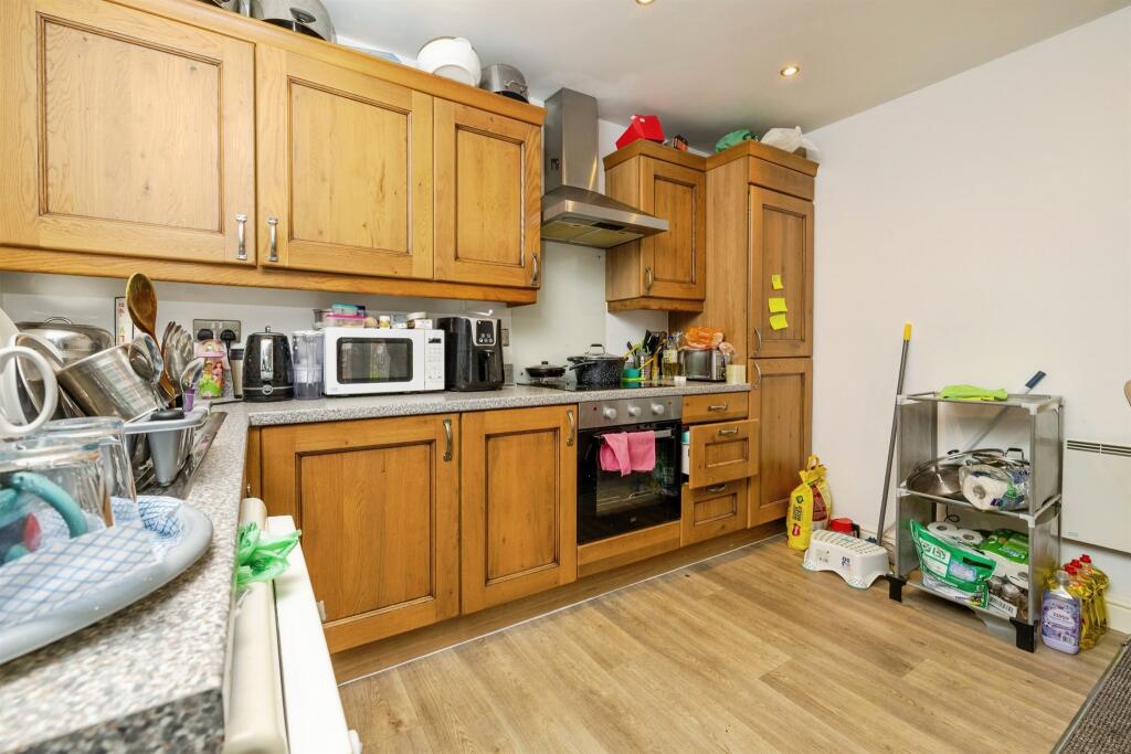 Kitchen / Living Area