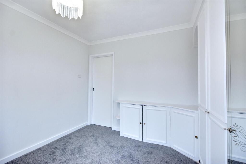 Bedroom 1_2.jpeg