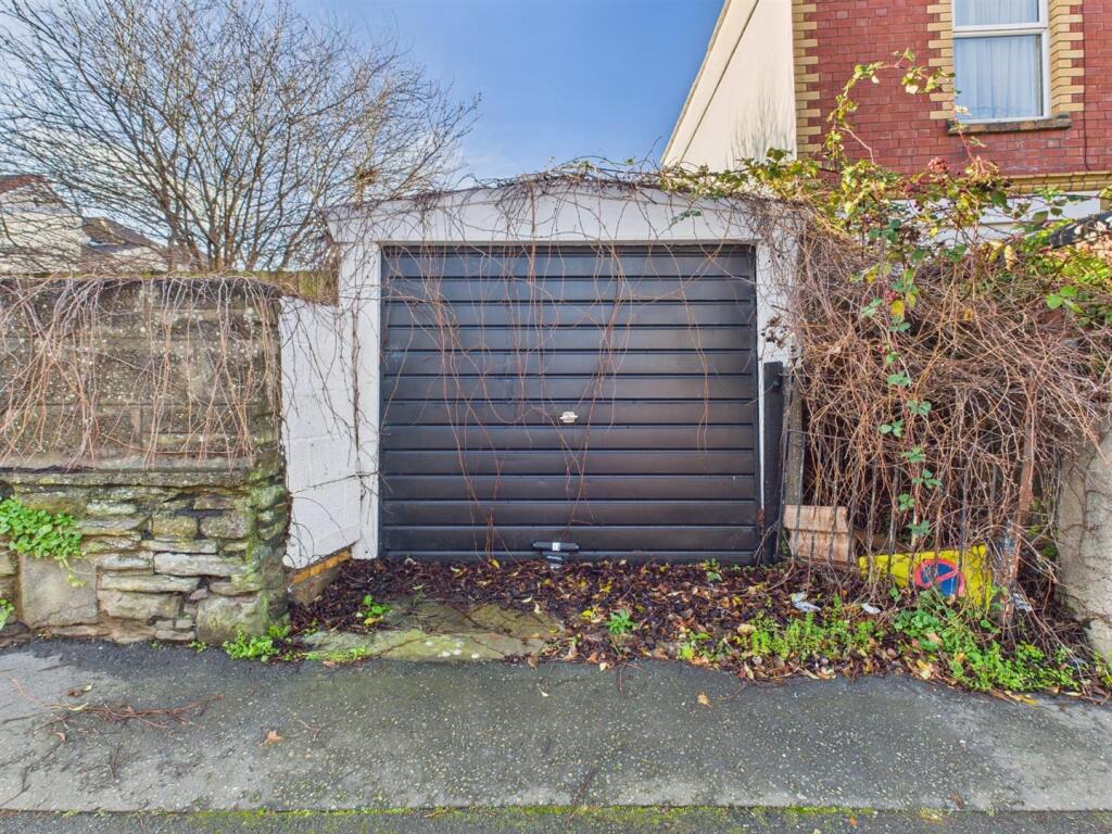 15 - 2 bedroom end-terraced house.jpg