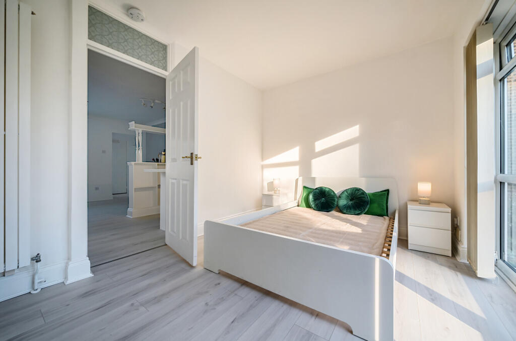 1319470-18-686eba...