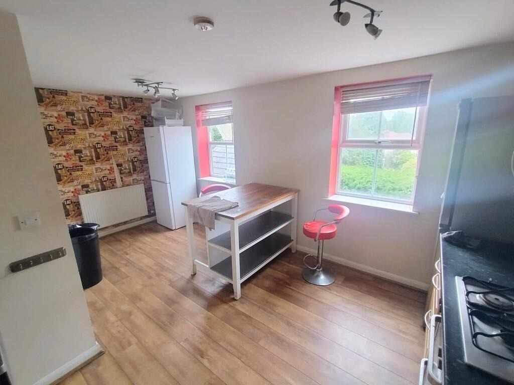 e6ebf302-a570-41b...