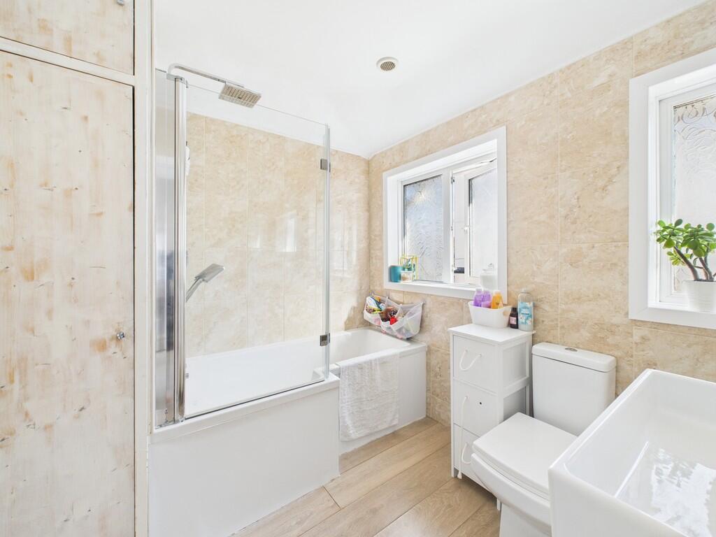 CAM02089G0-PR0575...