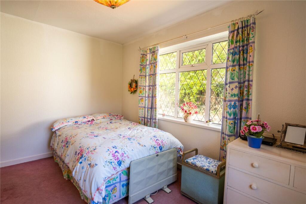 Bedroom 2 (2)