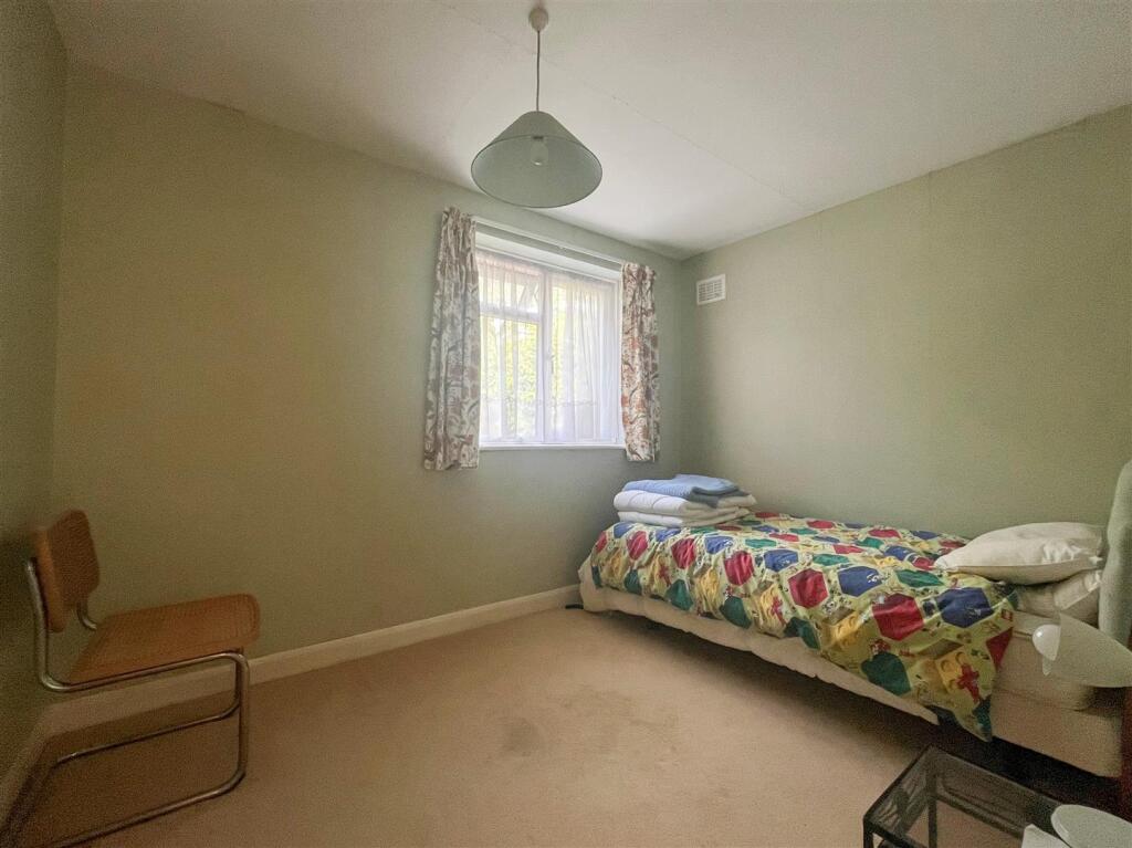 bed 4.jpg