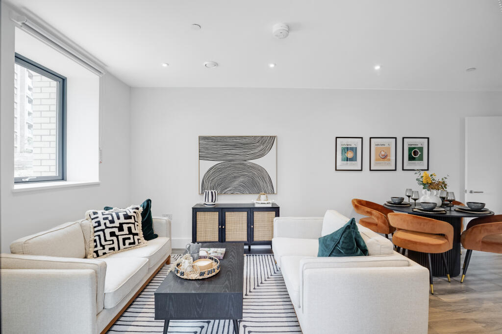 09-7b9984002-we3wDH-JJ-Show Flat Garwood House-...
