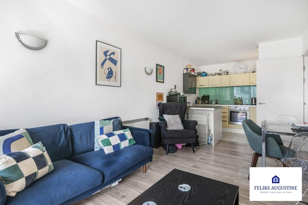 Open Plan Living room/kitchen