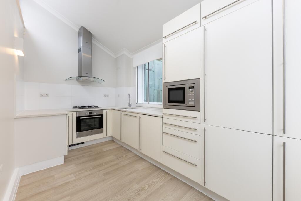 Pont Street 8-10 ...