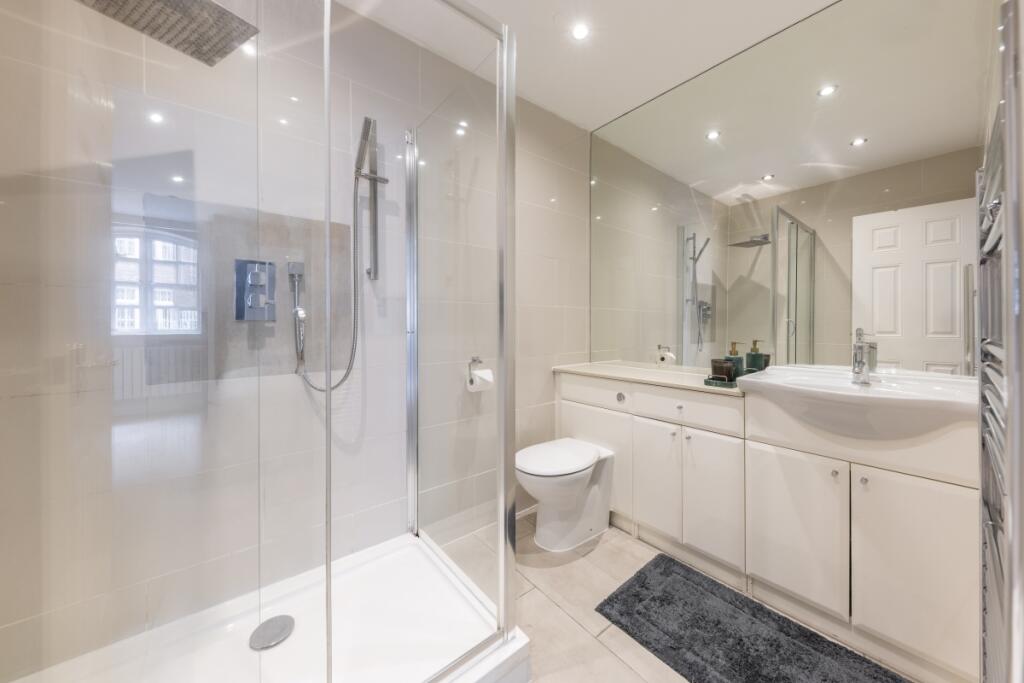 Lion Court F2 (04...