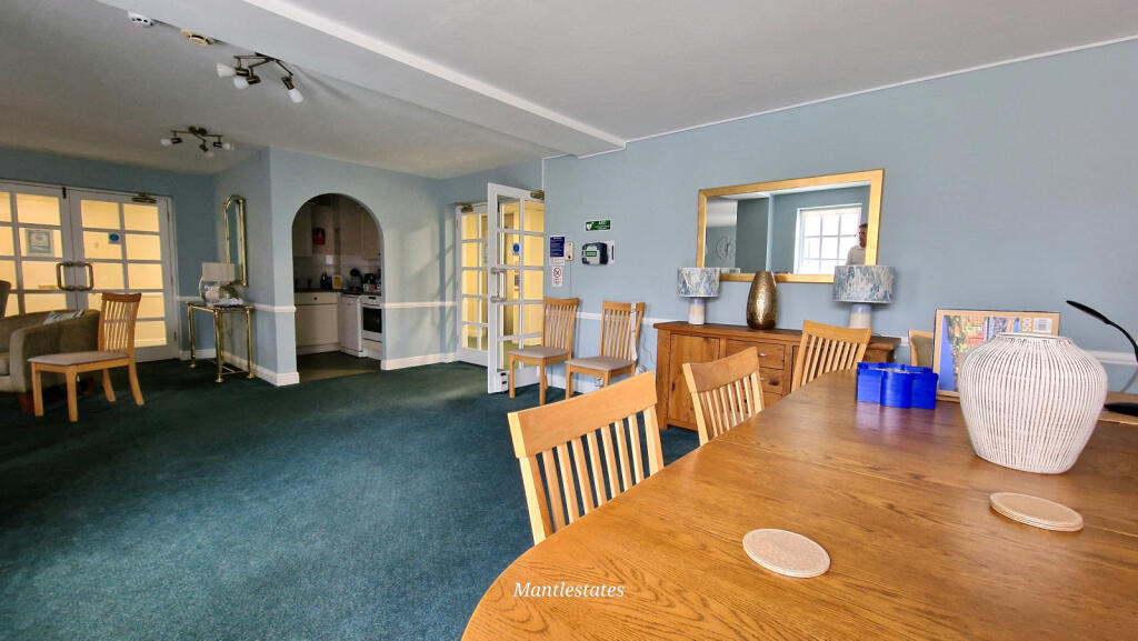 COMMUNAL LOUNGE