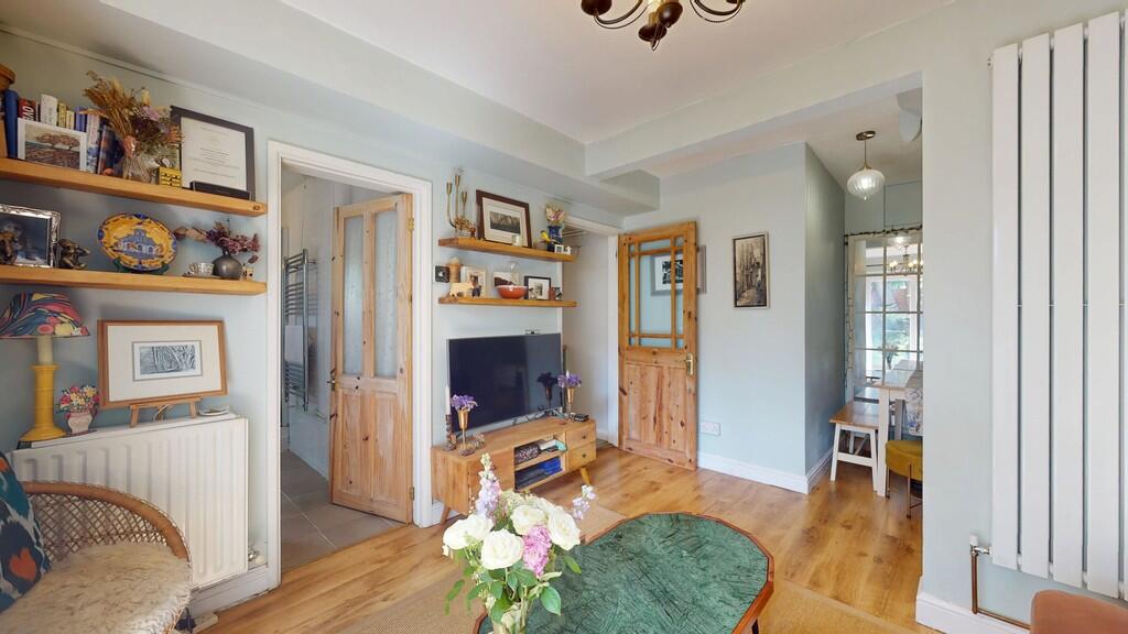 Living room - ang...