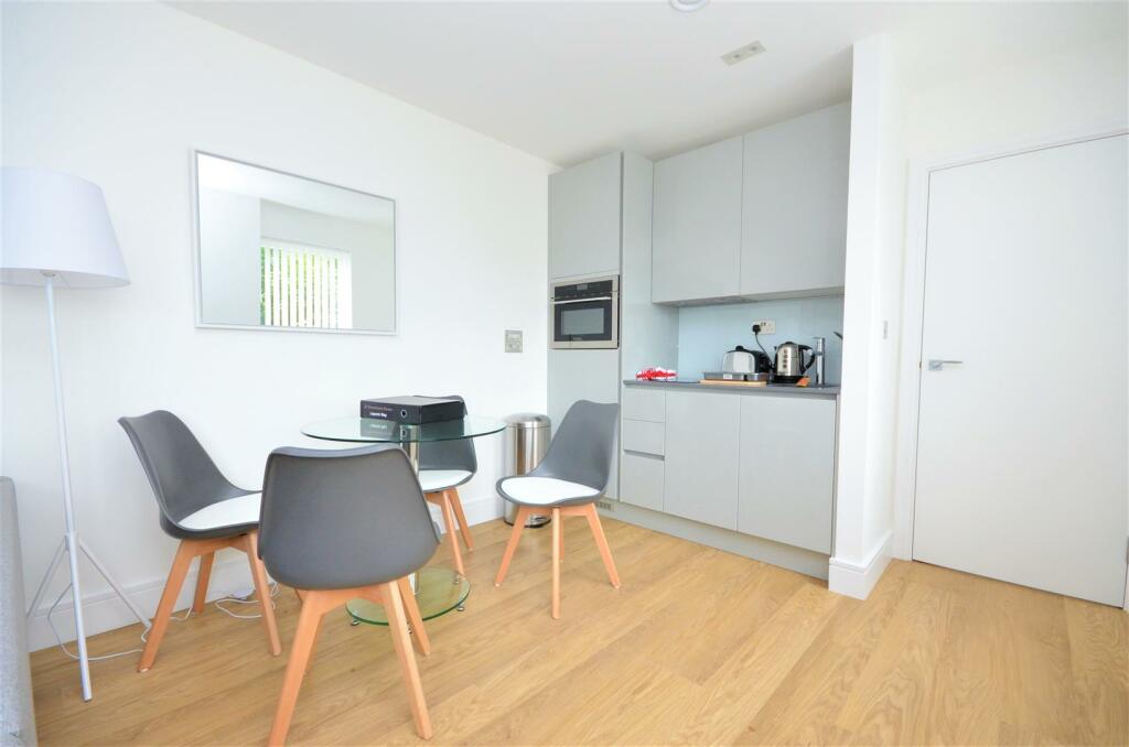 Kitchen/Dining Area