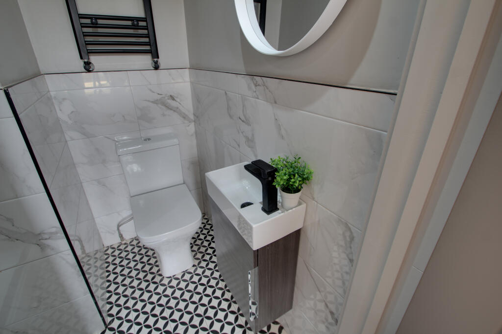 Bedroom 5 Ensuite
