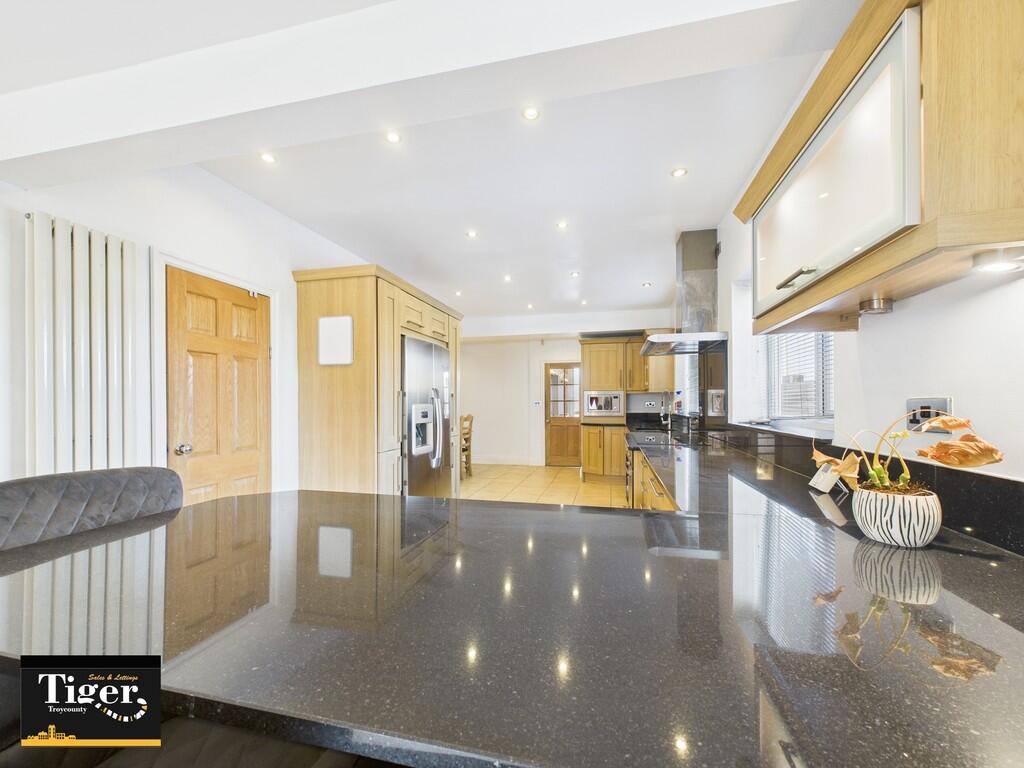 CAM02176G0-PR0509...