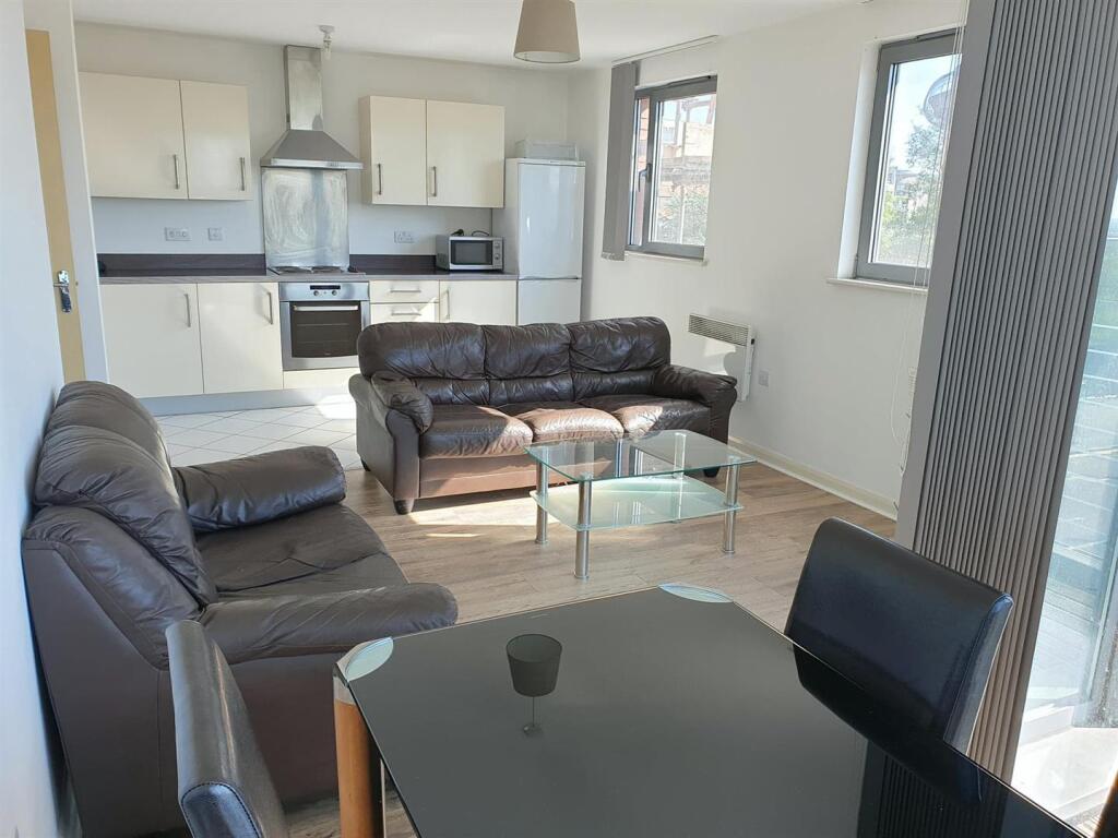 Lounge/Kitchen