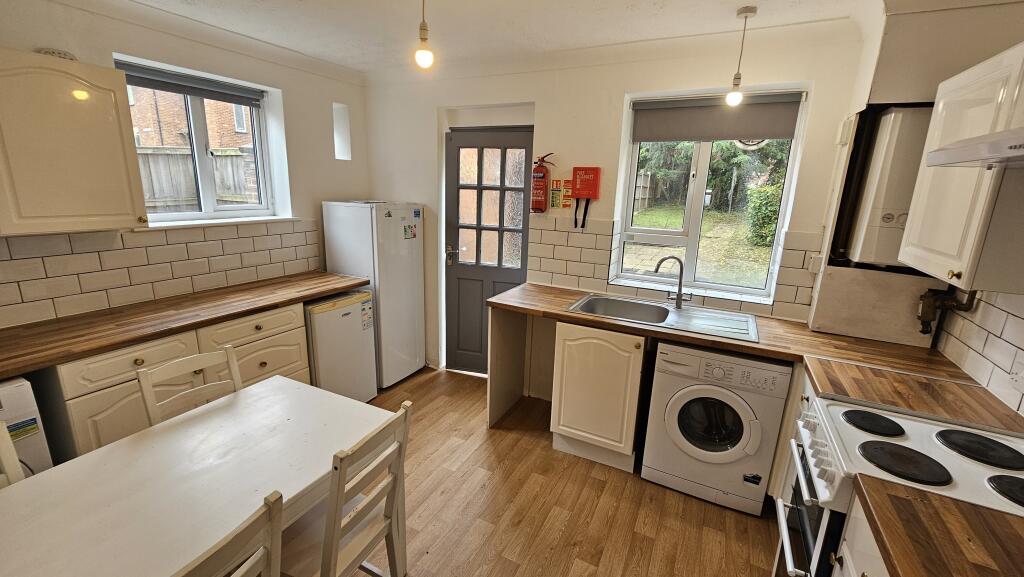 Kitchen / Dining