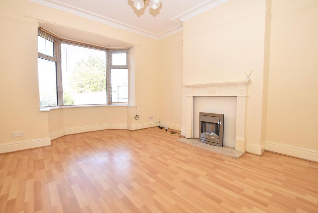 Living room 1.JPG