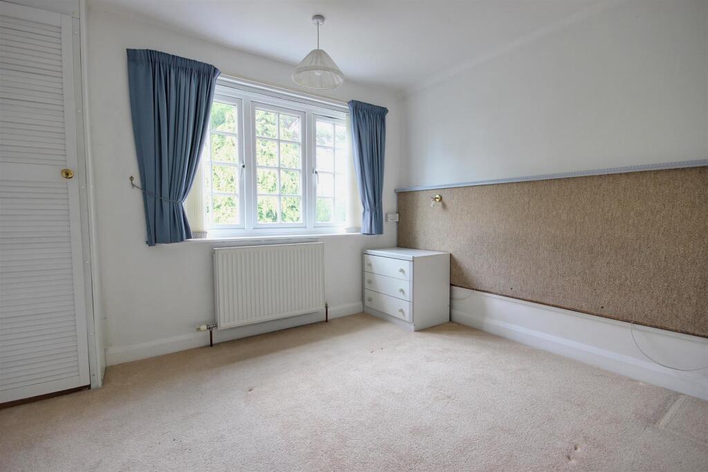 BEDROOM 2 (REAR)