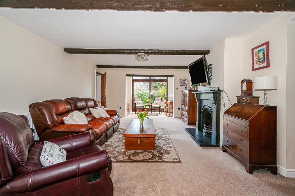 Hall Barn Cottage13.jpg