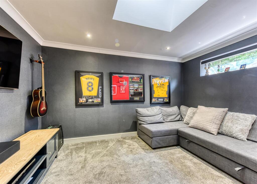 9 Virginia Drive-Sitting Room (2).jpg