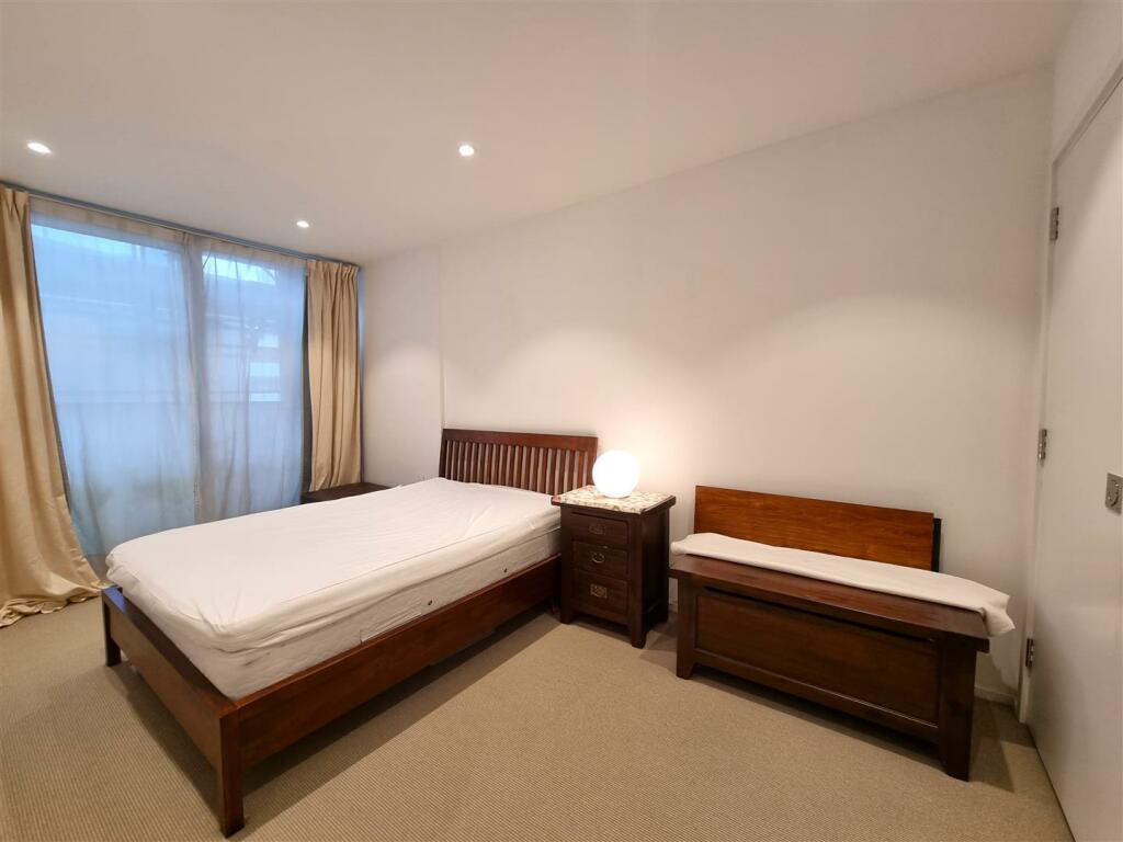 bed2.jpg