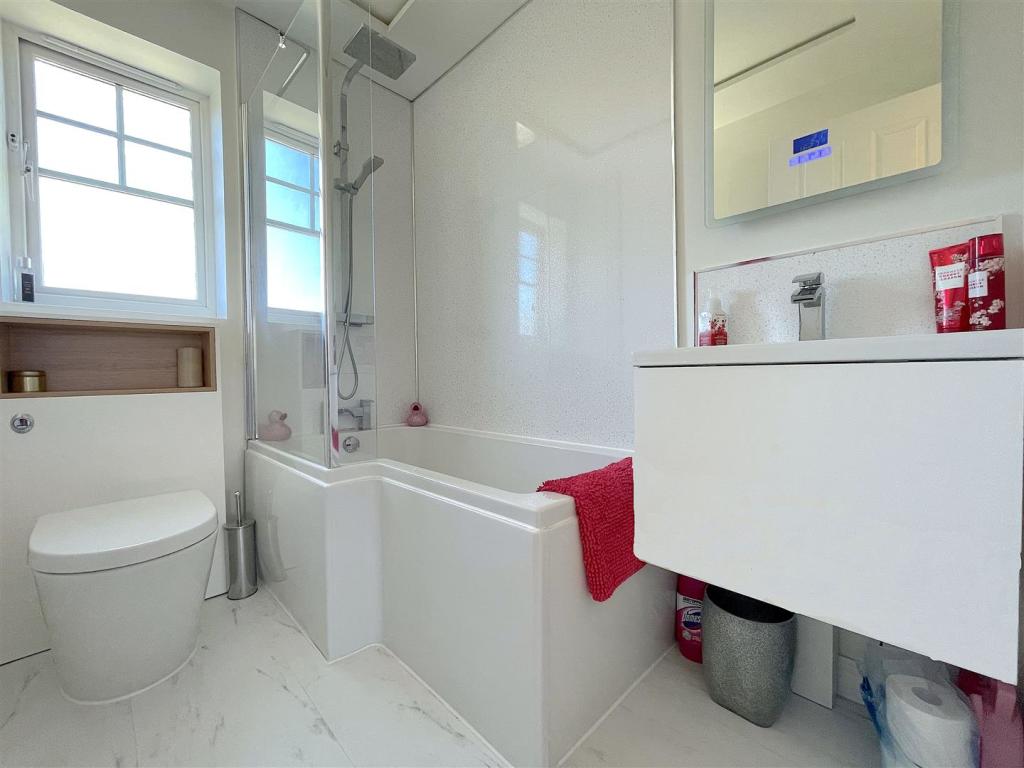 Bathroom (1).jpg