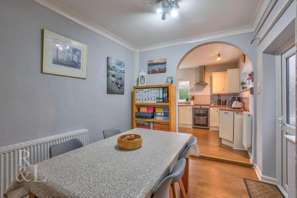 11 Bevedere Close (11).jpg