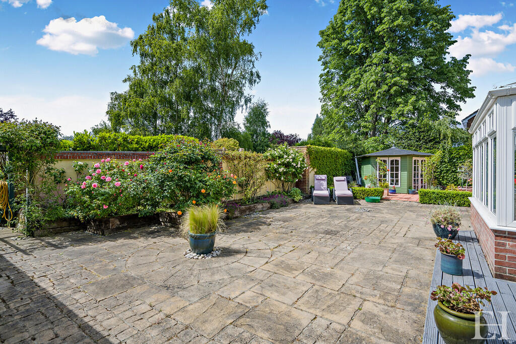 8647829-exteriorW...