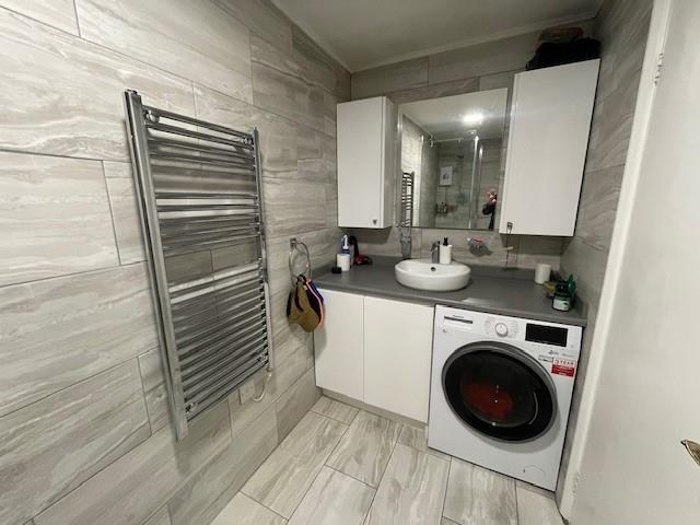 Shower room 2.jpg