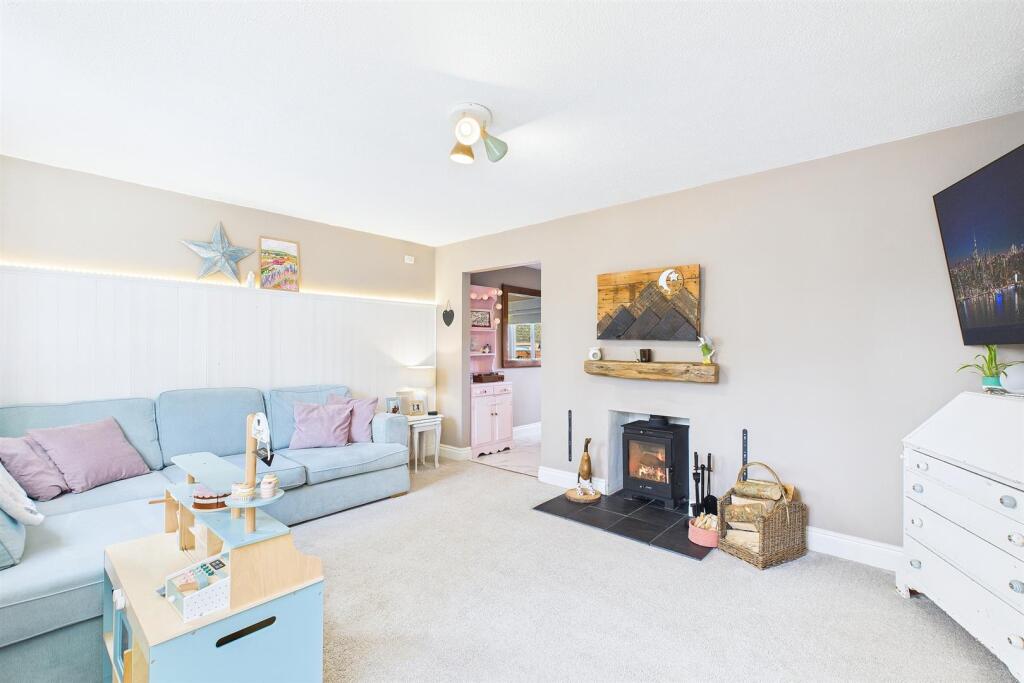 Living Room 2.jpg