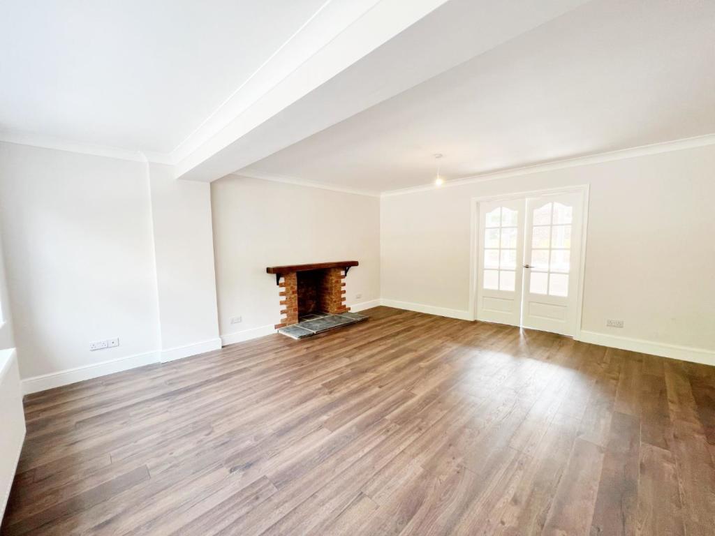 Lounge 4.jpg