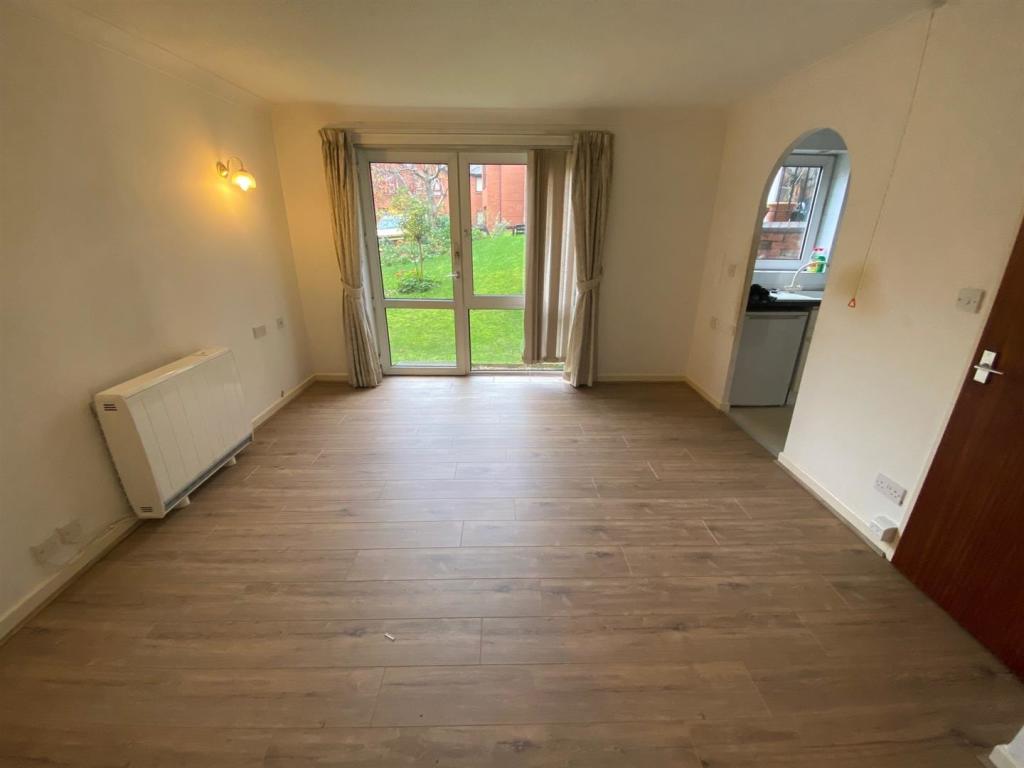 LIVING/DINING ROOM