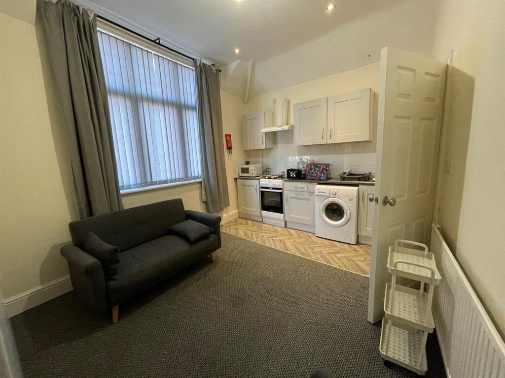 Flat 3 Lounge 1.2.jpg