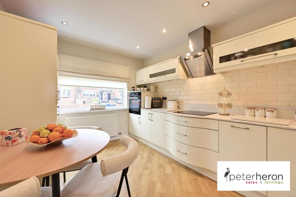 Breakfasting Kitchen