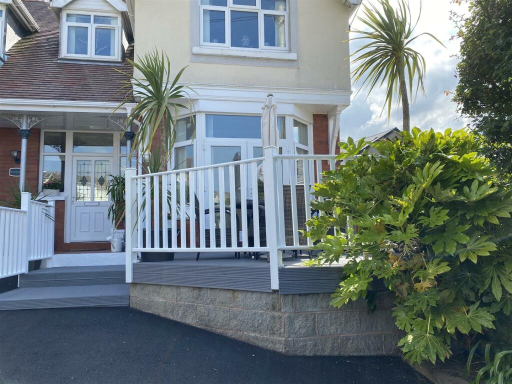 Riverview external decking.jpg